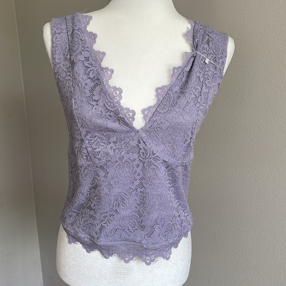 Elegant Lace Sleeveless Top in Lavender Size XXL - Picture 2 of 7